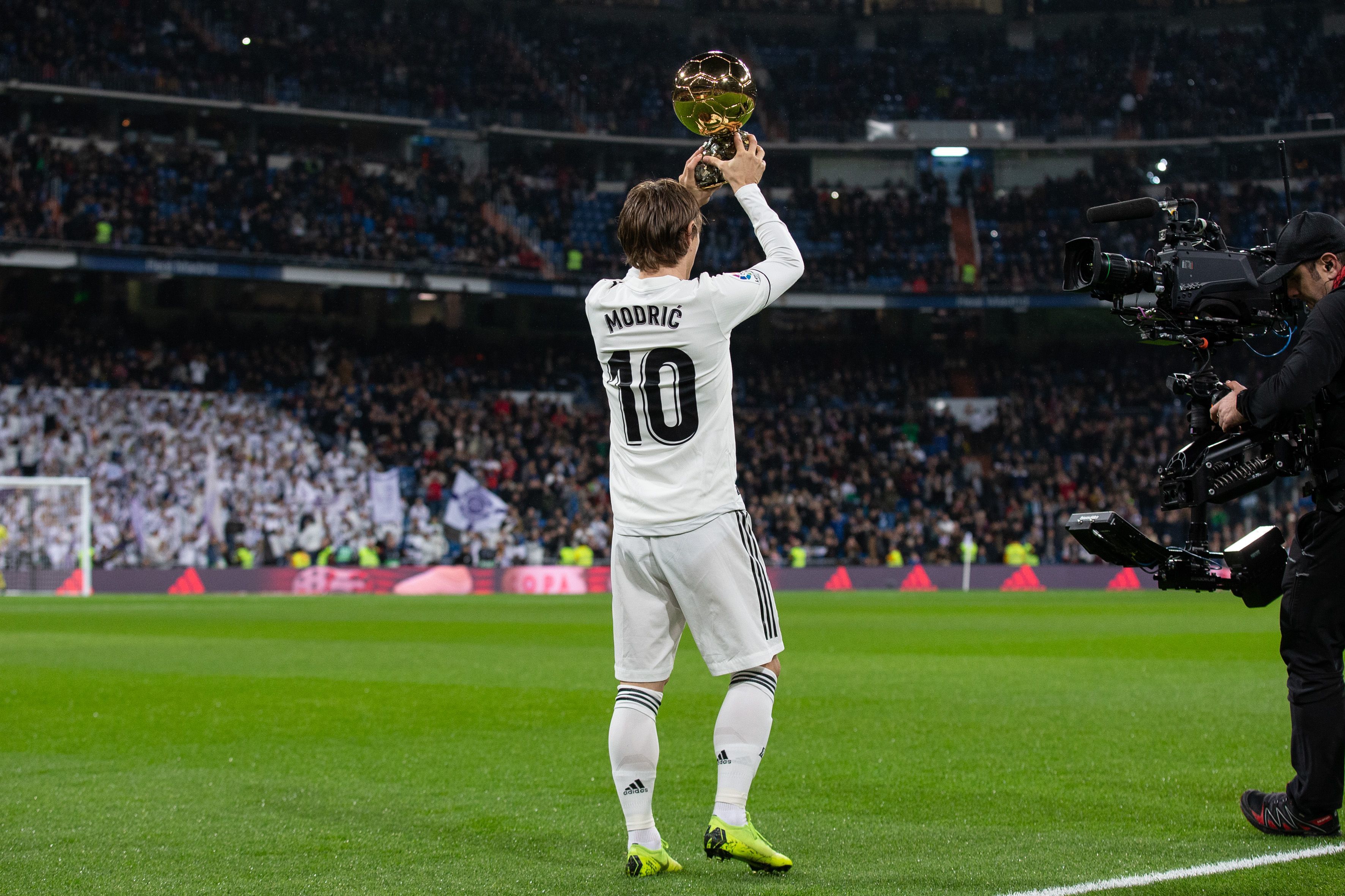 邓亚萍怒揭3人窘境！樊振东夺冠反显男乒危机，统治时代真要终结？