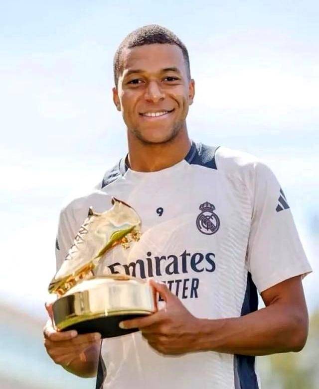 在U20世界杯的闲暇时间，他总会观看皇家马德里的比赛，只为关注基利安·姆巴佩的表现。