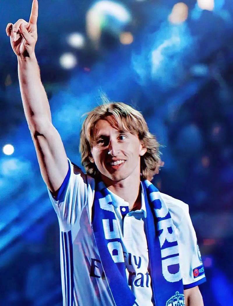 镜报：罗马已对齐尔克泽采取行动，尤文、西汉姆和埃弗顿也感兴趣